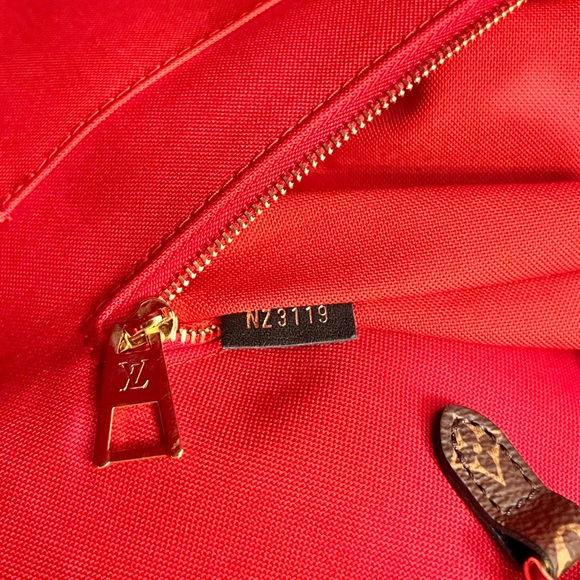 LV Limited Edition Louis Vuitton Giant Monogram Reverse Canvas OnTheGo GM Tote - Picture 14 of 16